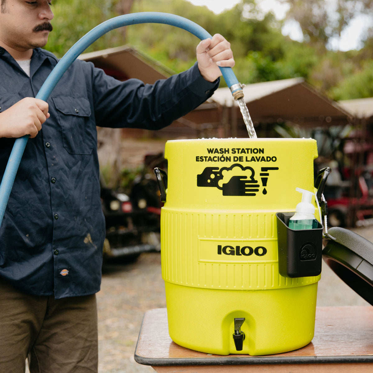 5-gallon-handwash-station-y6 00042260_lifestyle1.jpg