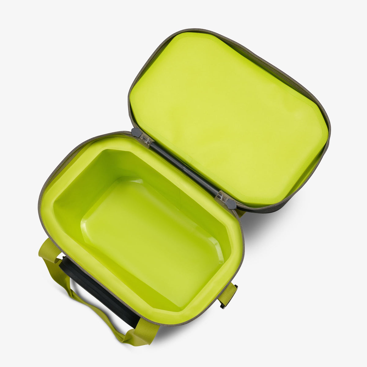 trailmate-18-can-cooler-bag-t9 00066772-O2.jpg